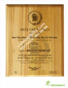 Quà tặng bảng vinh danh gỗ 03