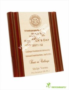 Quà tặng bảng vinh danh gỗ 04